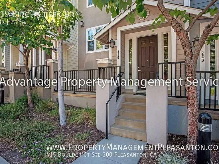 219 Birch Creek Dr — Photo 2