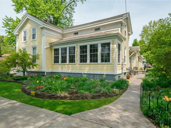 700 Tulip St, Liverpool, NY 13088