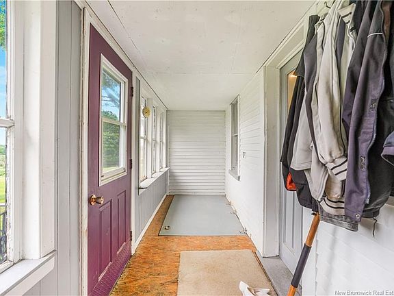 5th image of 25 Brookville Rd