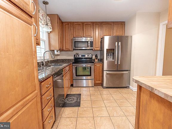 5th image of 8618 Valleyfield Rd