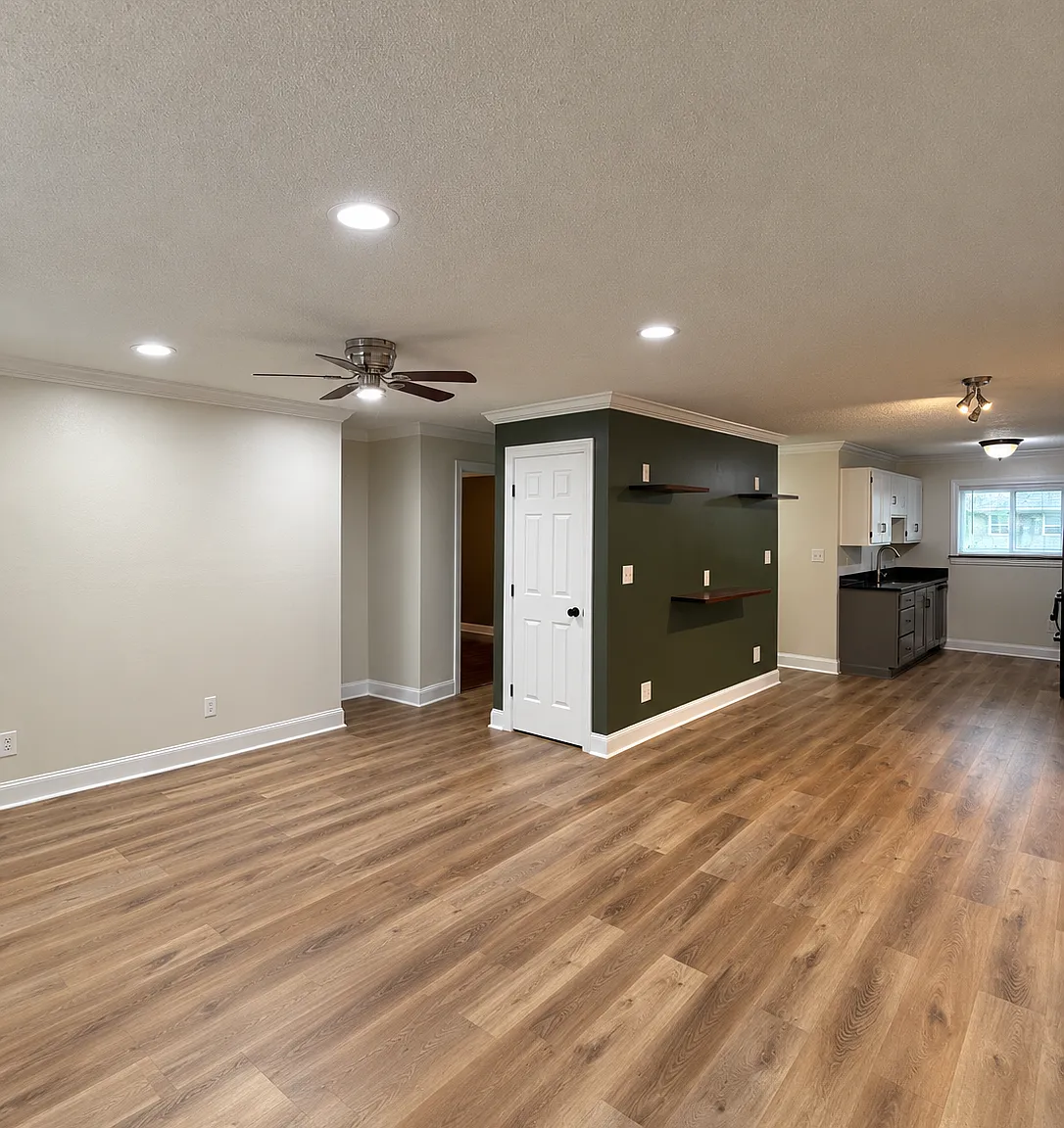 3 bed, 980 sqft, $2,400 — Photo 3