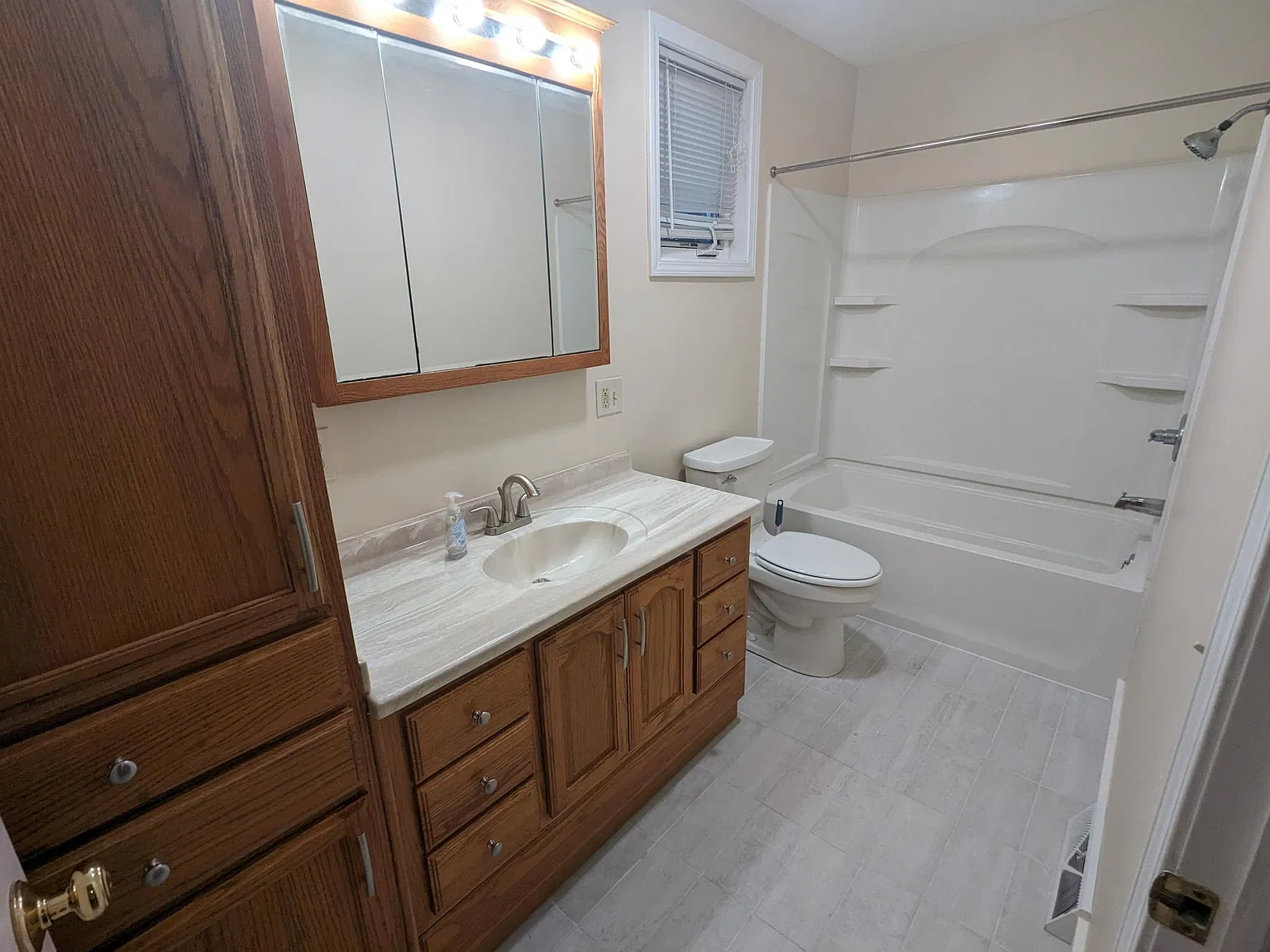 3 bed, 1232 sqft, $1,600 — Photo 3