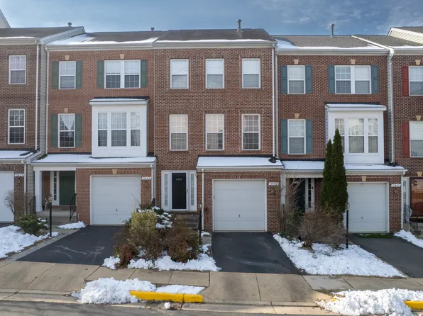 11443 Fogarty Ct, Fairfax, VA 22030