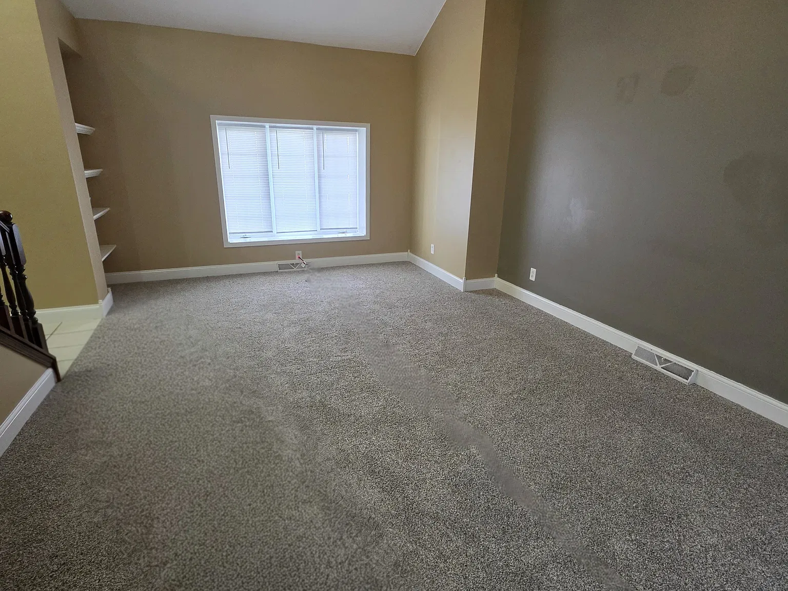 3 bed, 2.5 bath, 2704 sqft, $2,800 — Photo 4