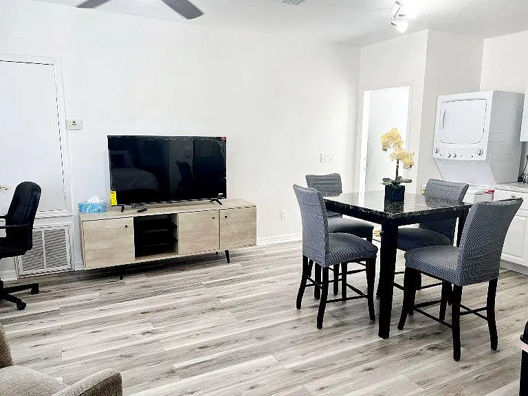 203 N Village St #B — Photo 13