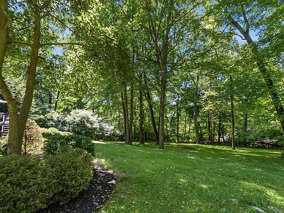 3rd image of 179 Pembroke Ln