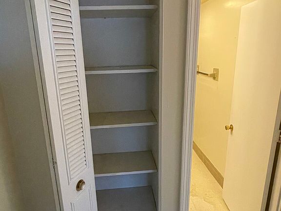 4th image of 55 Greentree Ln APT 29