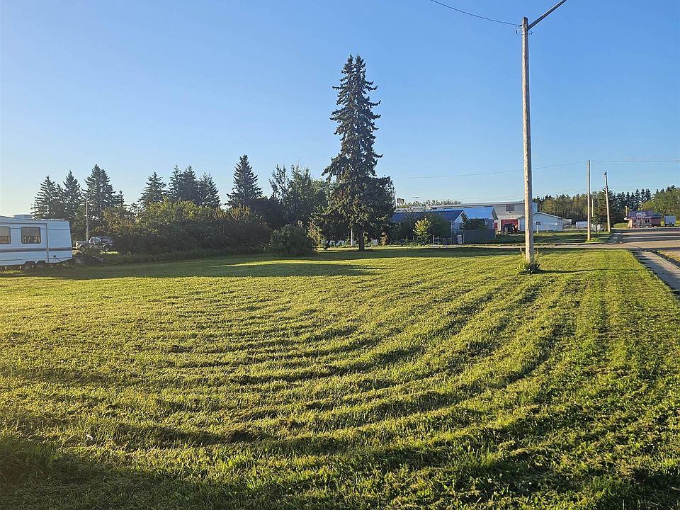 2nd image of 4832 52nd St