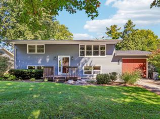 1506 Jewel Ave, St Charles, IL 60174