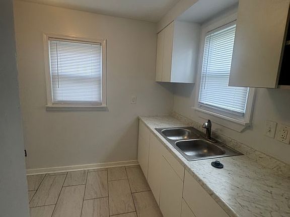 3rd image of 14243 Curtis St