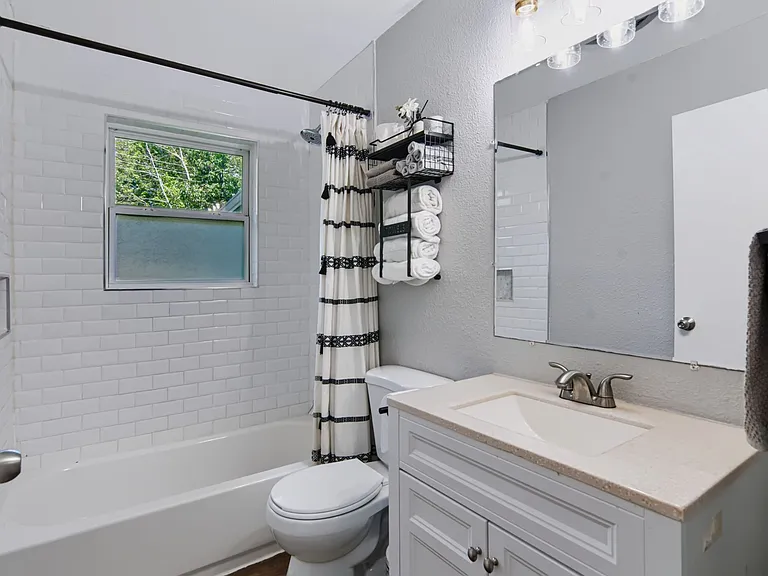 8005 Lazy Lane Rd — Photo 18