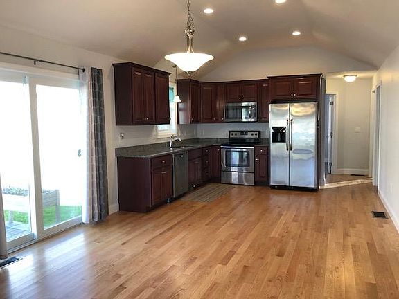 4th image of 23 Hutchinson Dr