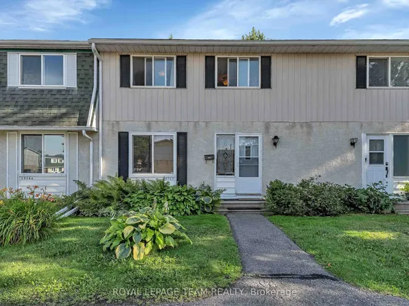 1516 Beaverpond Dr #F, Ottawa, ON K1B 3R9