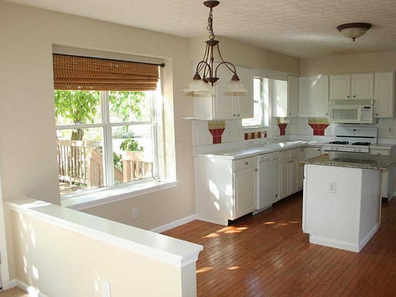 4th image of 5698 Hathaway Ct
