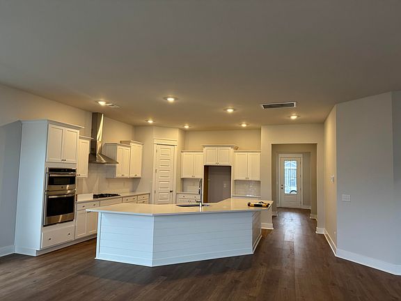3rd image of 191 Steepbrook Dr