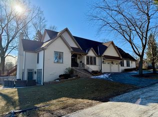 801 S Grove Ave, Barrington, IL