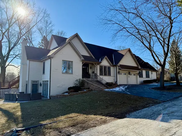 801 S Grove Ave, Barrington, IL 60010