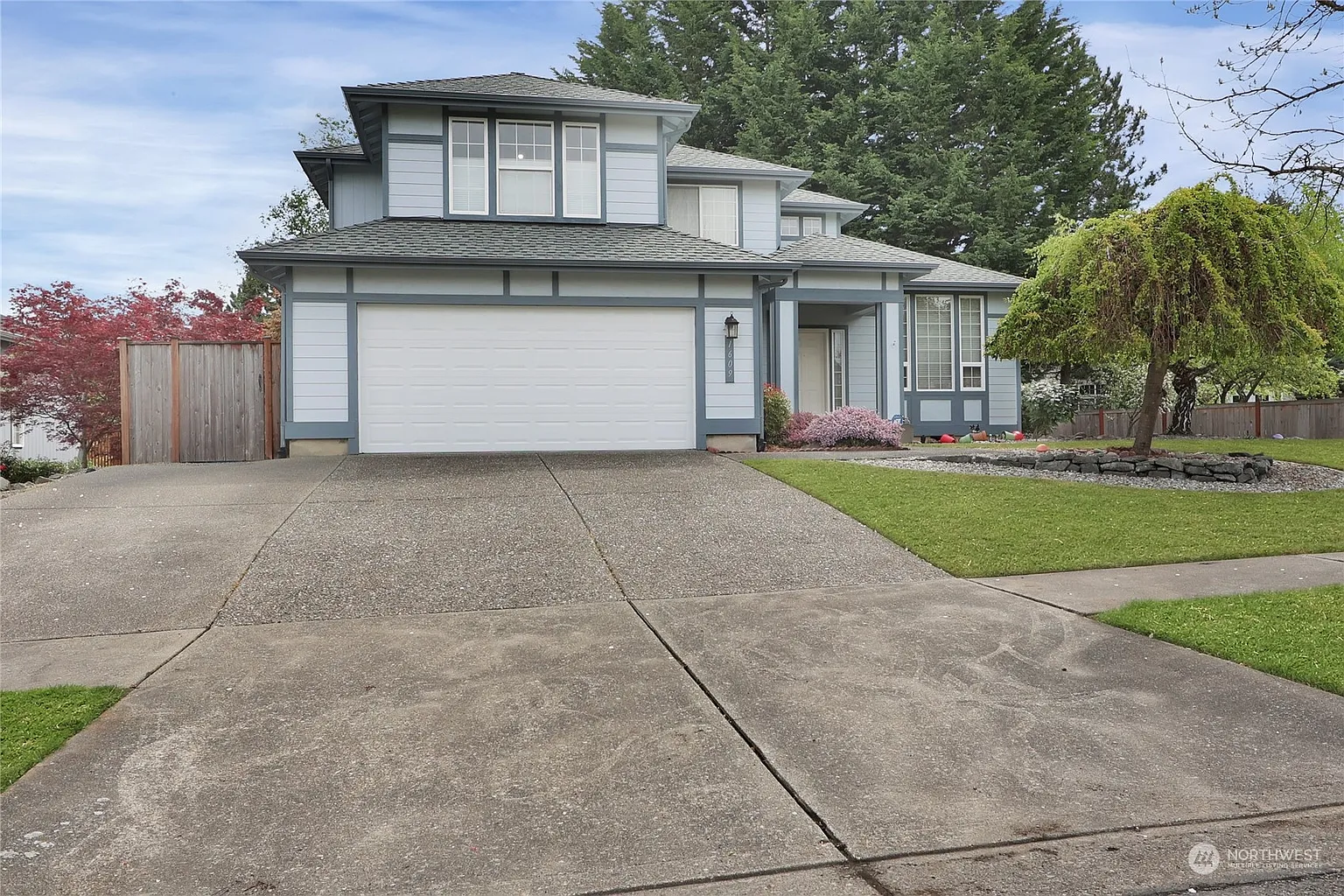 1609 Crystal Lane Loop SE photo 1