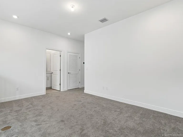 870 SW Newfield Ave — Photo 20