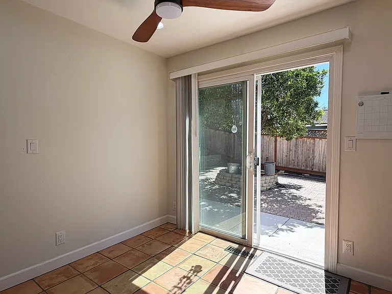 3695 Sanford St — Photo 31