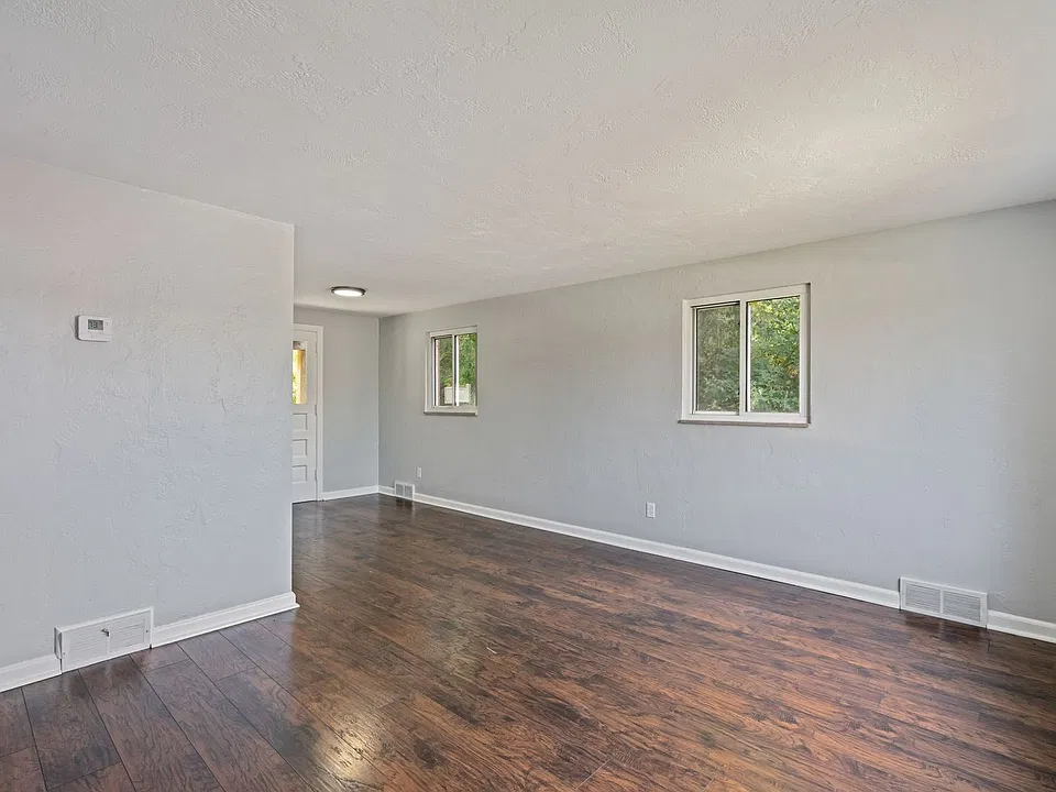 446 Jacobson Dr