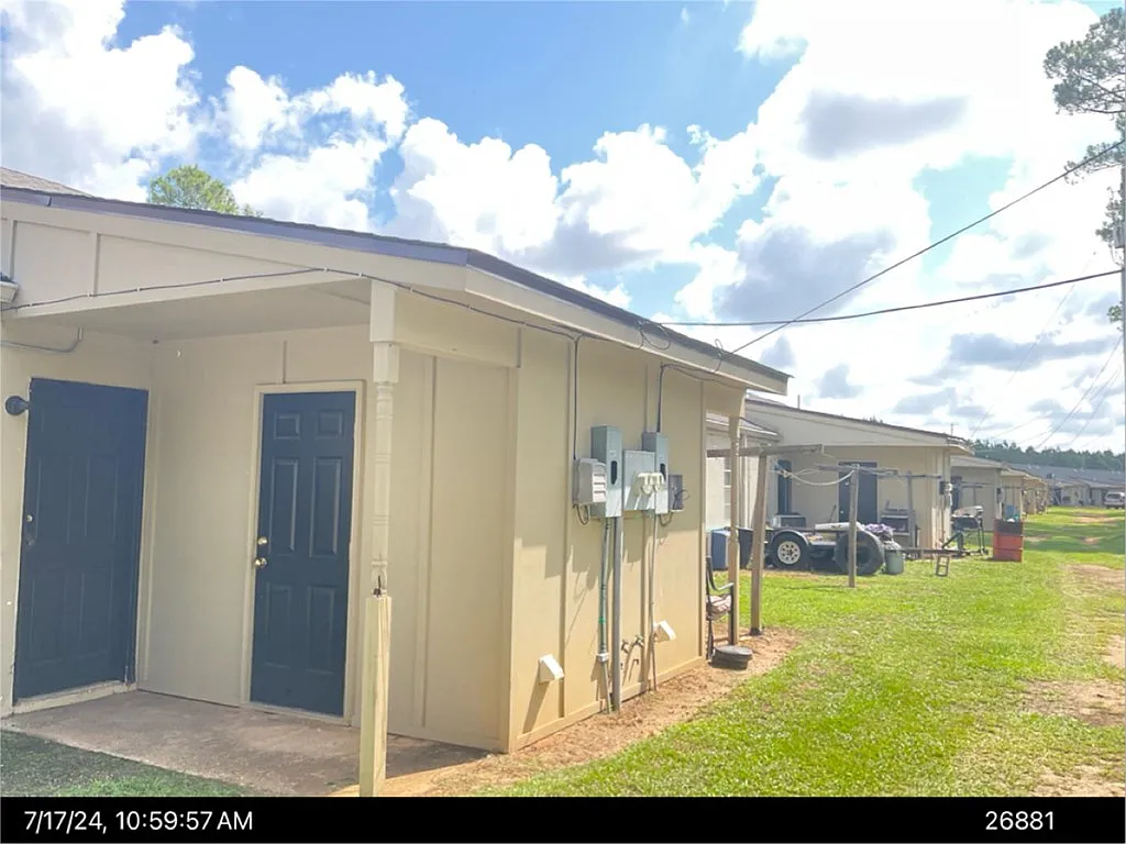 2 bed, 1.0 bath, 1100 sqft, $715 — Photo 2