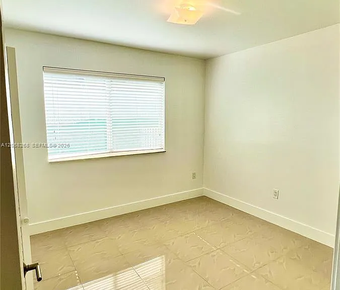 8227 Crespi Blvd #4 — Photo 17