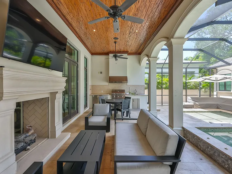 629 Riviera Dr — Photo 40