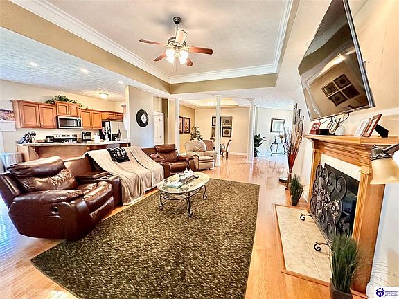 3rd image of 343 Vineland Place Dr