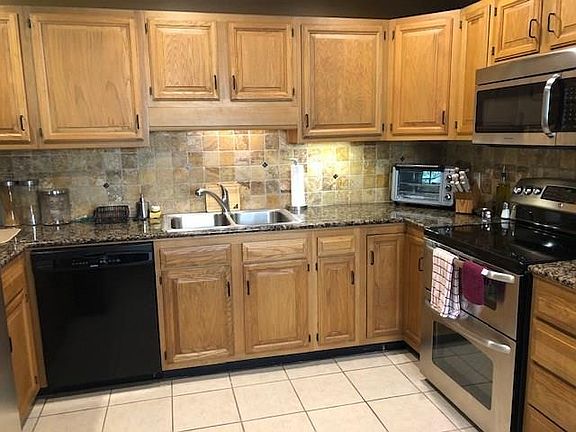 2nd image of 8 Oaks Pl