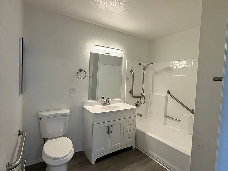 Hawaiian Terrace Apartments — Photo 5