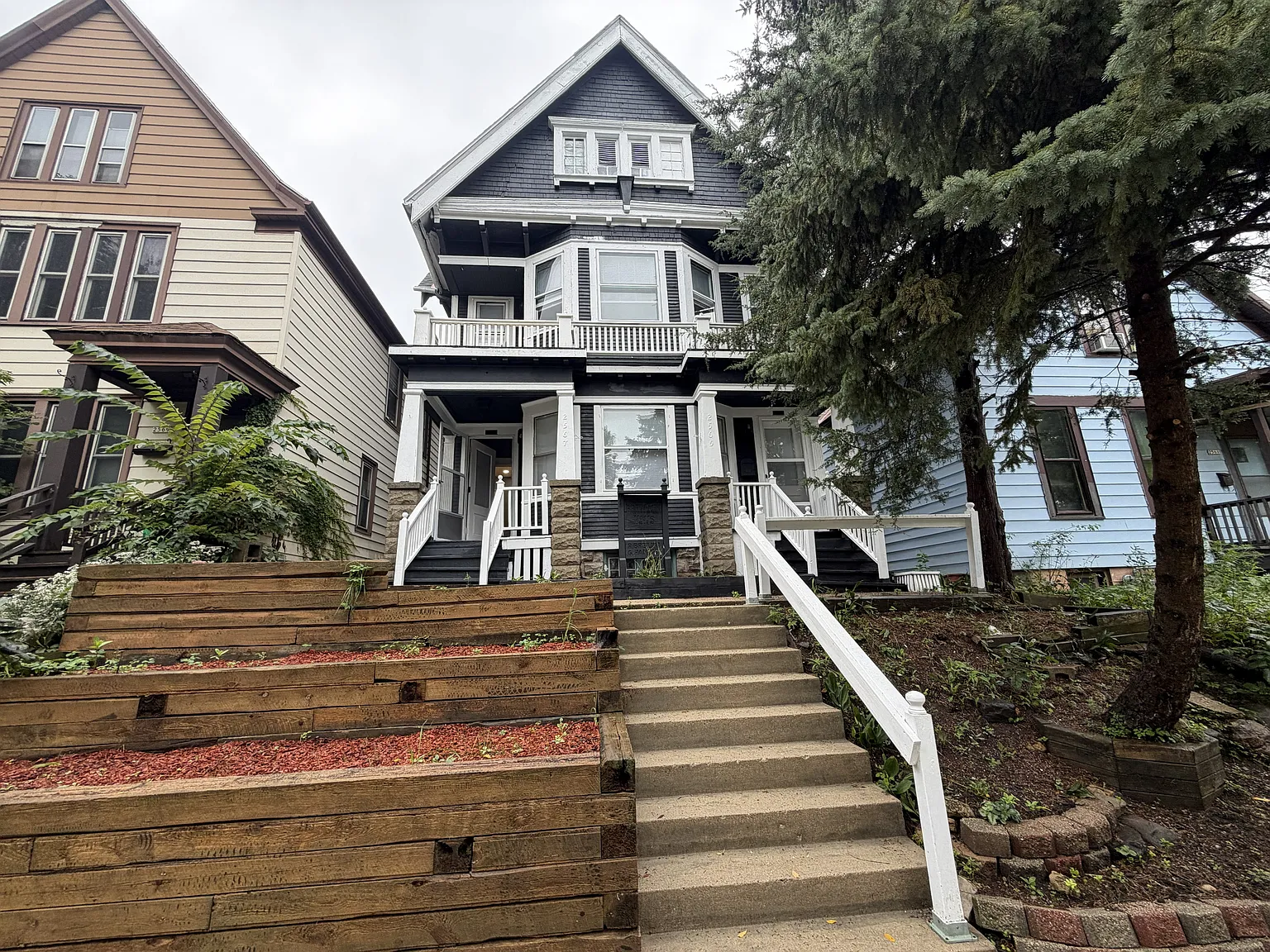 3 bed, $2,100 — Photo 1