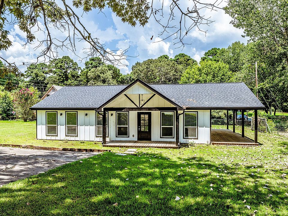 1st image of 161 N Lakeway Cir