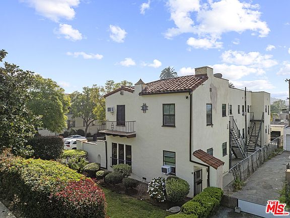 4th image of 1542 E Broadway