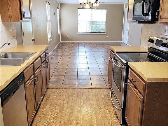 3rd image of 455 Redbud Cir