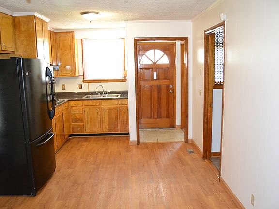 3rd image of 720 Rowan Dr