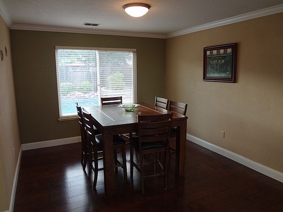 4th image of 1403 Southwood Way