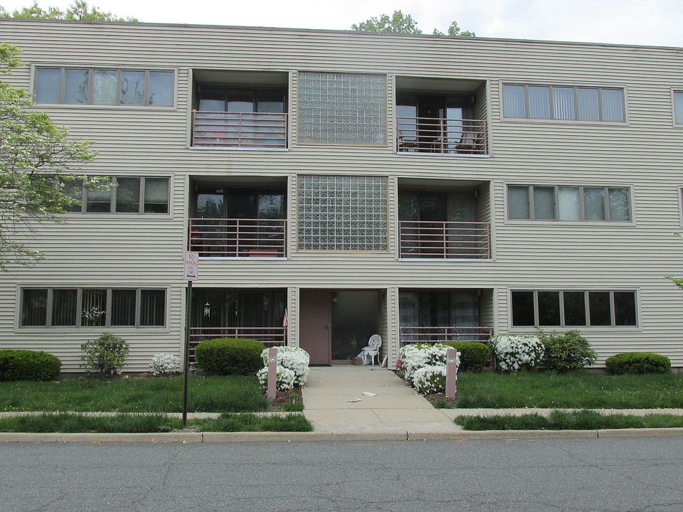 1st image of 24 Crest St APT 2A