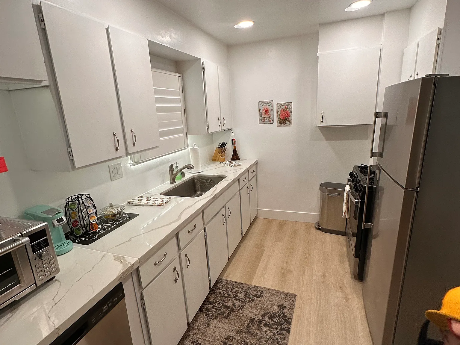 3 bed, 850 sqft, $2,200 — Photo 2