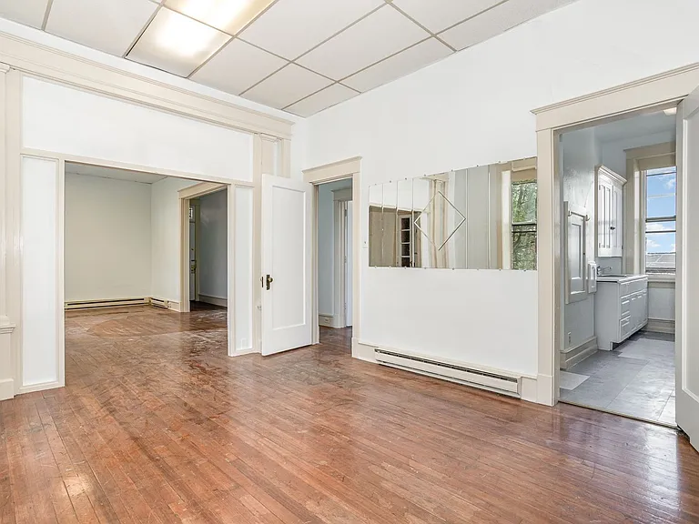 25 W Pomfret St — Photo 9