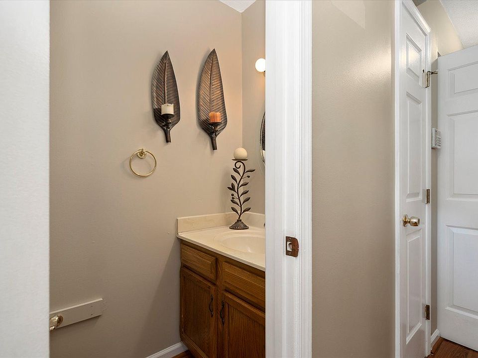 1st image of 1658 Skiffes Creek Cir