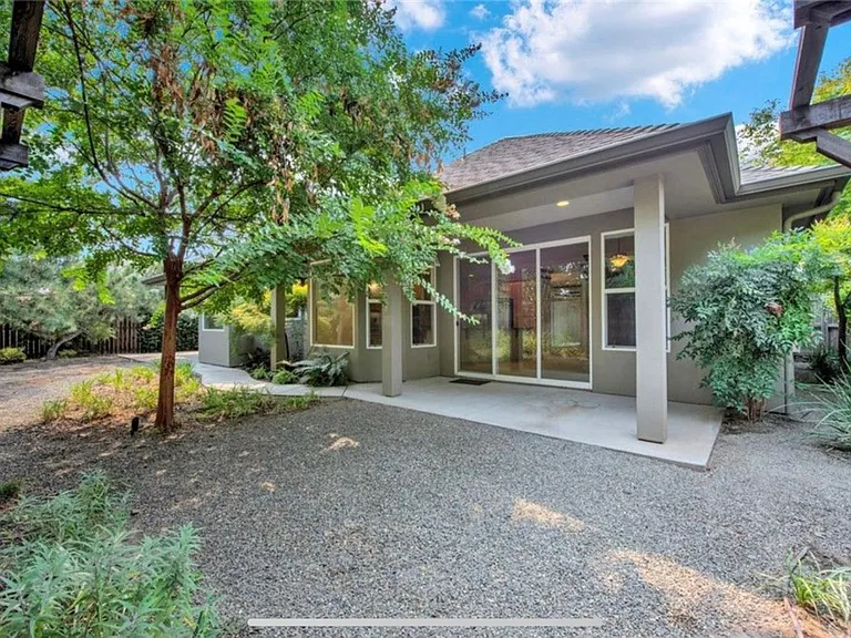 1928 Wisteria Ln — Photo 21