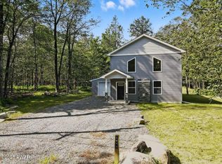 1073 Westside Dr, Newfoundland, PA 18445