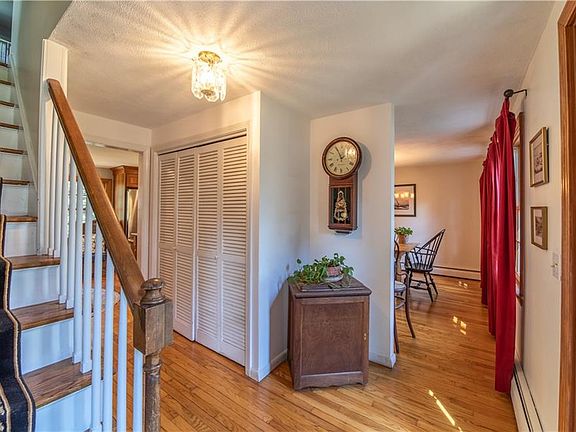 4th image of 65 Jefferson Dr