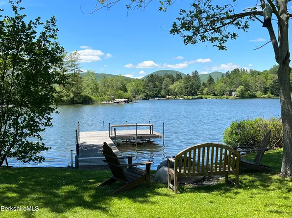 595 Lakeway Dr, Pittsfield, MA 01201
