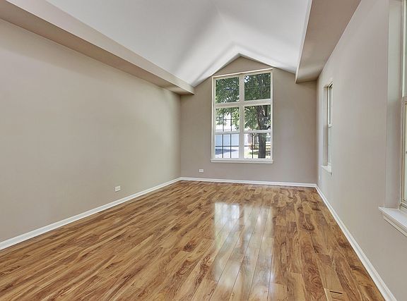 4th image of 174 Parkview Dr #8