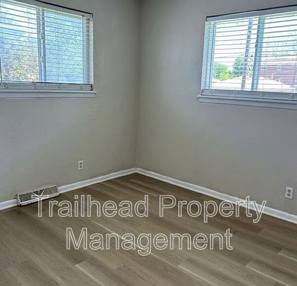 4208 Lloyd St — Photo 8