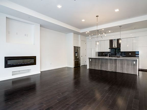 2nd image of 4101 Laclede Ave #104