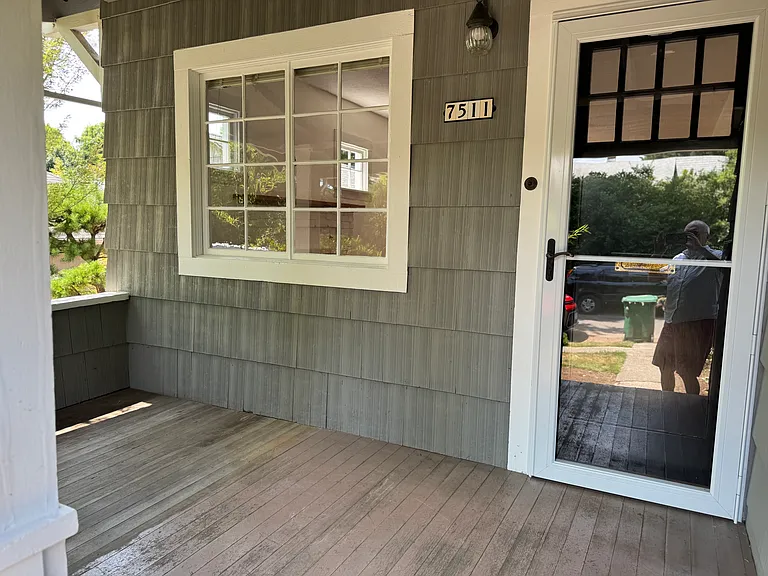 7511 SW 31st Ave — Photo 2