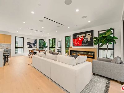 2113 Rodney Dr, Los Angeles, CA, 90027